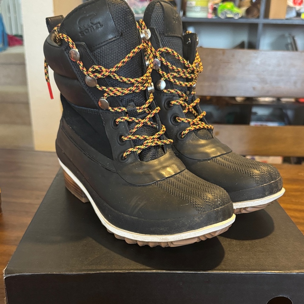 Sorel Slimpack III Hiker Black. Waterproof. Size 9.